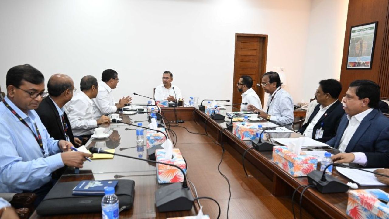 ধানমণ্ডি-গুলশান লেকের সংস্কার ও উন্নয়ন সংক্রান্ত বৈঠক অনুষ্ঠিত